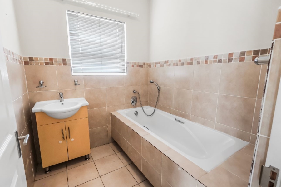To Let 3 Bedroom Property for Rent in Beacon Bay Eastern Cape